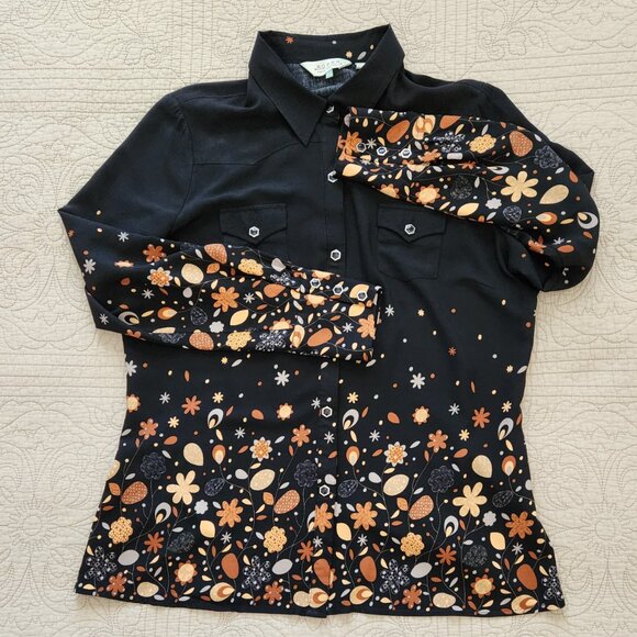 Roper Western Black Floral Print Blouse with Silver and Black Snaps - Picture 6 of 7